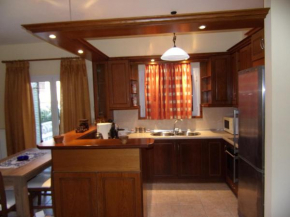 Отель George's Apartment  Ипсос